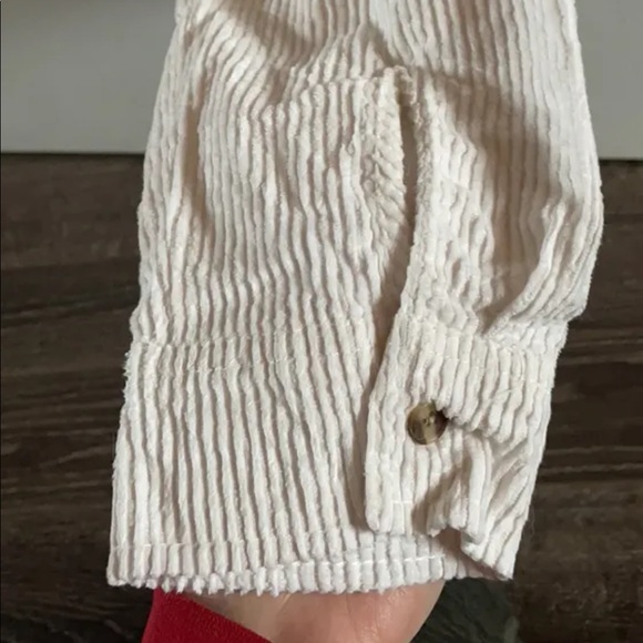 White corduroy jacket/vest, brand: ardene, large - Picture 3 of 6